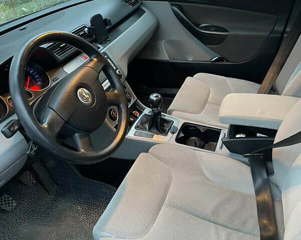 Сірий Фольксваген Пассат, об'ємом двигуна 1.6 л та пробігом 224 тис. км за 6500 $, фото 9 на Automoto.ua