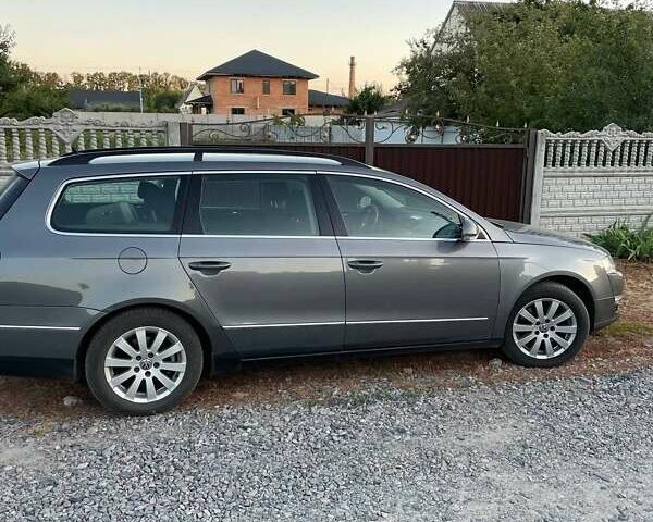 Серый Фольксваген Пассат, объемом двигателя 1.6 л и пробегом 232 тыс. км за 6499 $, фото 4 на Automoto.ua