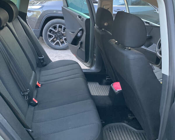 Серый Фольксваген Пассат, объемом двигателя 1.6 л и пробегом 222 тыс. км за 5550 $, фото 17 на Automoto.ua