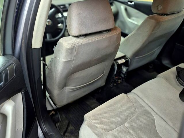 Серый Фольксваген Пассат, объемом двигателя 2 л и пробегом 367 тыс. км за 5000 $, фото 9 на Automoto.ua