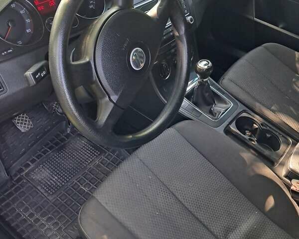 Сірий Фольксваген Пассат, об'ємом двигуна 1.6 л та пробігом 297 тис. км за 6100 $, фото 4 на Automoto.ua