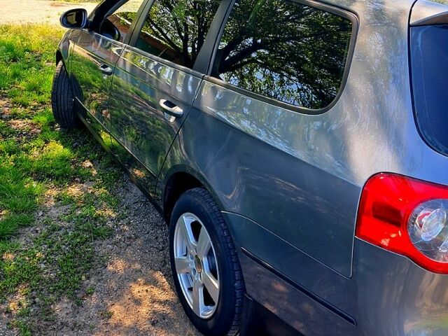 Серый Фольксваген Пассат, объемом двигателя 1.6 л и пробегом 298 тыс. км за 5950 $, фото 4 на Automoto.ua