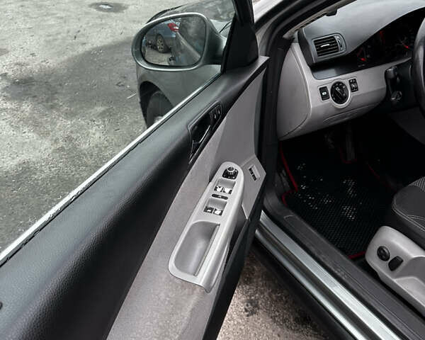 Сірий Фольксваген Пассат, об'ємом двигуна 2 л та пробігом 341 тис. км за 6100 $, фото 7 на Automoto.ua