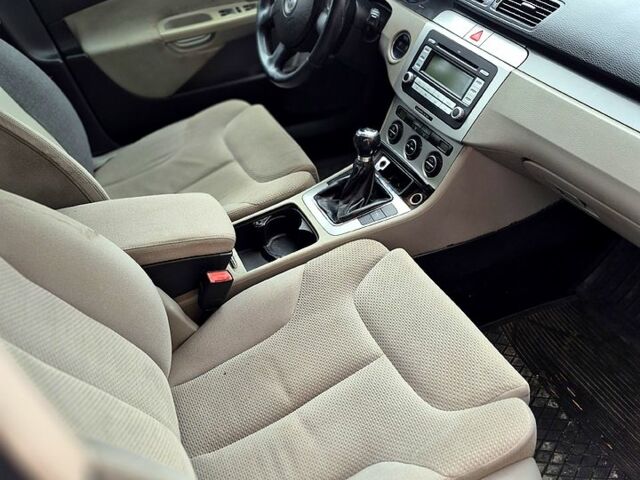 Серый Фольксваген Пассат, объемом двигателя 2 л и пробегом 367 тыс. км за 5000 $, фото 8 на Automoto.ua