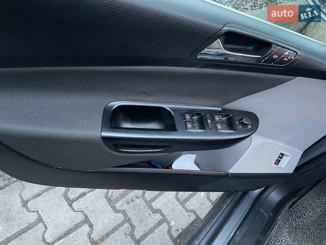 Сірий Фольксваген Пассат, об'ємом двигуна 1.6 л та пробігом 224 тис. км за 6500 $, фото 8 на Automoto.ua