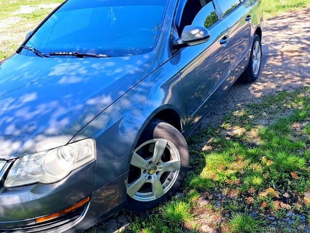 Серый Фольксваген Пассат, объемом двигателя 1.6 л и пробегом 298 тыс. км за 5950 $, фото 5 на Automoto.ua