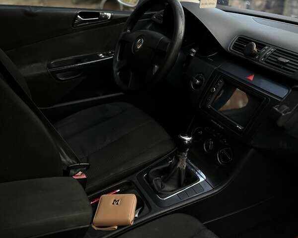 Сірий Фольксваген Пассат, об'ємом двигуна 1.9 л та пробігом 326 тис. км за 4700 $, фото 4 на Automoto.ua