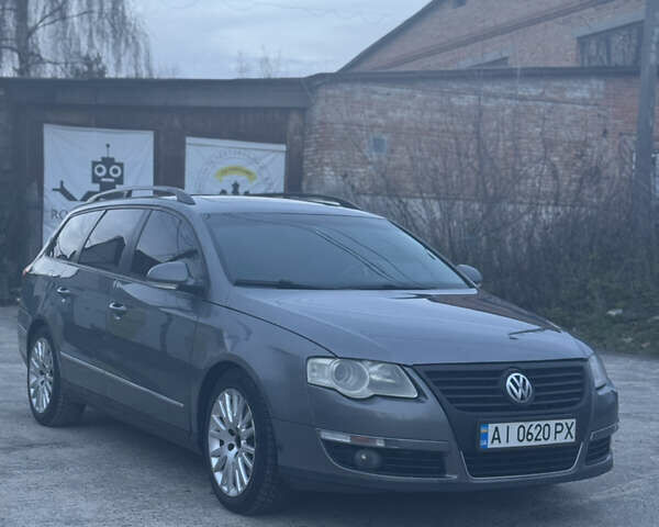 Серый Фольксваген Пассат, объемом двигателя 2 л и пробегом 300 тыс. км за 6500 $, фото 1 на Automoto.ua