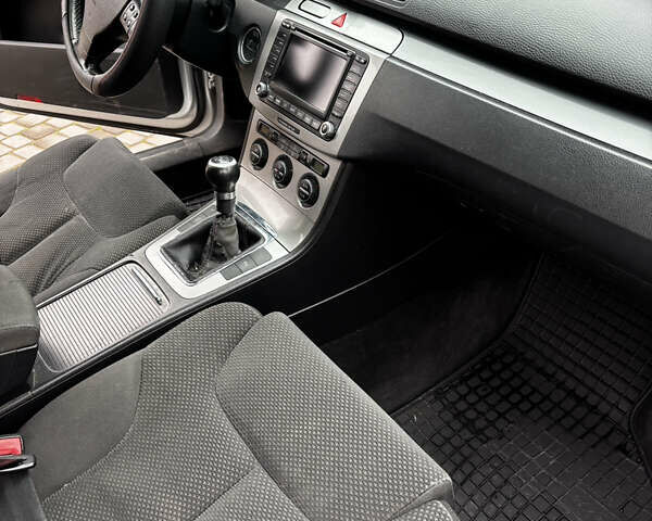 Сірий Фольксваген Пассат, об'ємом двигуна 1.9 л та пробігом 345 тис. км за 5500 $, фото 8 на Automoto.ua