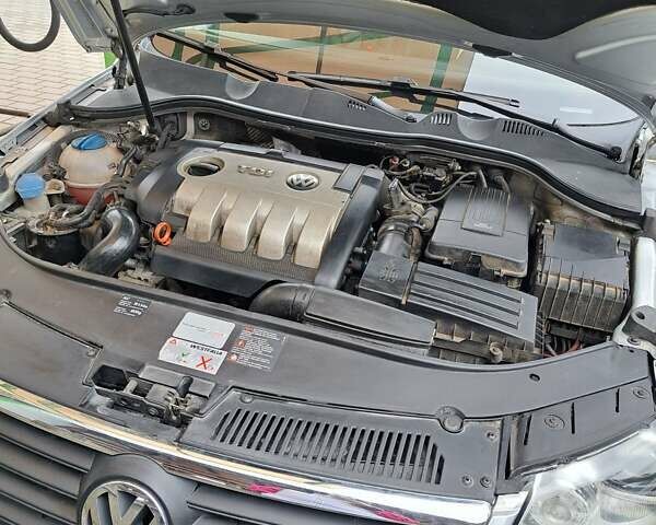 Серый Фольксваген Пассат, объемом двигателя 2 л и пробегом 292 тыс. км за 7000 $, фото 3 на Automoto.ua