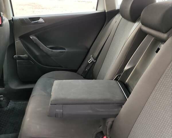 Серый Фольксваген Пассат, объемом двигателя 1.6 л и пробегом 278 тыс. км за 6500 $, фото 13 на Automoto.ua