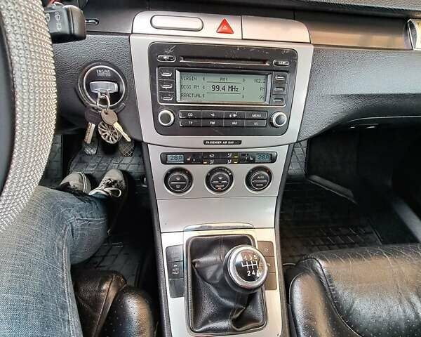 Серый Фольксваген Пассат, объемом двигателя 2 л и пробегом 292 тыс. км за 7000 $, фото 12 на Automoto.ua