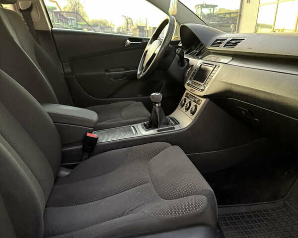 Серый Фольксваген Пассат, объемом двигателя 2 л и пробегом 340 тыс. км за 5500 $, фото 19 на Automoto.ua