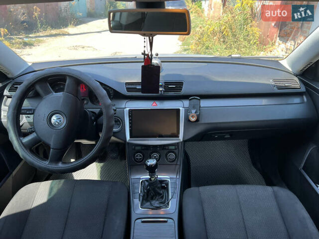 Сірий Фольксваген Пассат, об'ємом двигуна 1.6 л та пробігом 272 тис. км за 5500 $, фото 16 на Automoto.ua