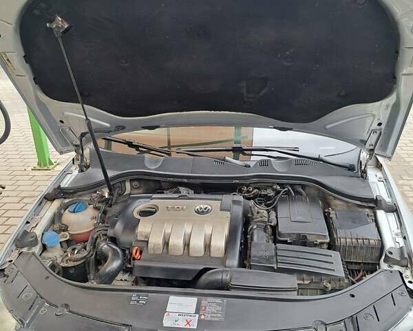 Серый Фольксваген Пассат, объемом двигателя 2 л и пробегом 292 тыс. км за 7000 $, фото 4 на Automoto.ua