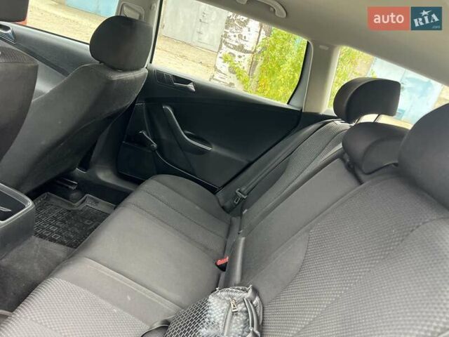 Серый Фольксваген Пассат, объемом двигателя 1.6 л и пробегом 235 тыс. км за 4750 $, фото 16 на Automoto.ua