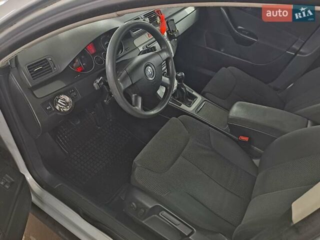 Серый Фольксваген Пассат, объемом двигателя 2 л и пробегом 310 тыс. км за 2450 $, фото 1 на Automoto.ua