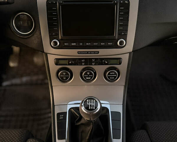 Серый Фольксваген Пассат, объемом двигателя 2 л и пробегом 340 тыс. км за 5500 $, фото 24 на Automoto.ua