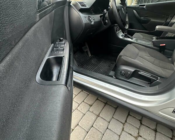 Сірий Фольксваген Пассат, об'ємом двигуна 1.6 л та пробігом 300 тис. км за 5900 $, фото 13 на Automoto.ua