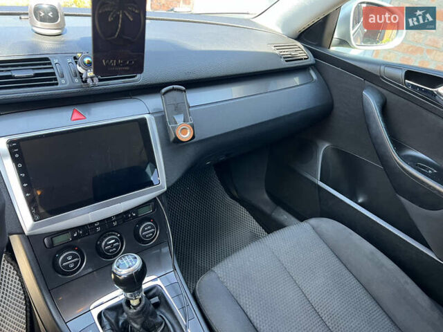 Сірий Фольксваген Пассат, об'ємом двигуна 1.6 л та пробігом 272 тис. км за 5500 $, фото 26 на Automoto.ua
