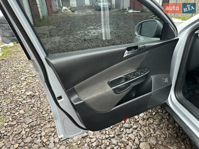 Серый Фольксваген Пассат, объемом двигателя 1.9 л и пробегом 348 тыс. км за 4400 $, фото 17 на Automoto.ua