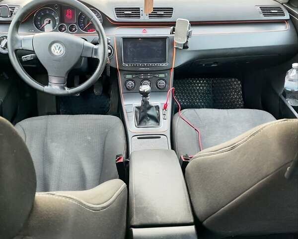 Серый Фольксваген Пассат, объемом двигателя 1.6 л и пробегом 278 тыс. км за 6500 $, фото 16 на Automoto.ua