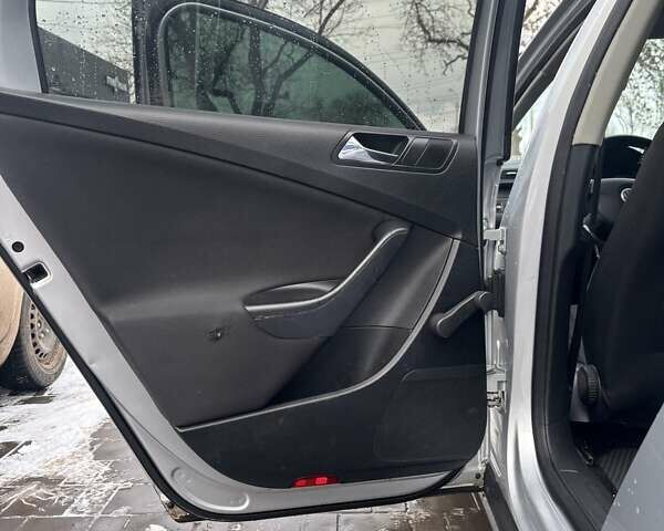 Серый Фольксваген Пассат, объемом двигателя 1.6 л и пробегом 287 тыс. км за 6300 $, фото 10 на Automoto.ua