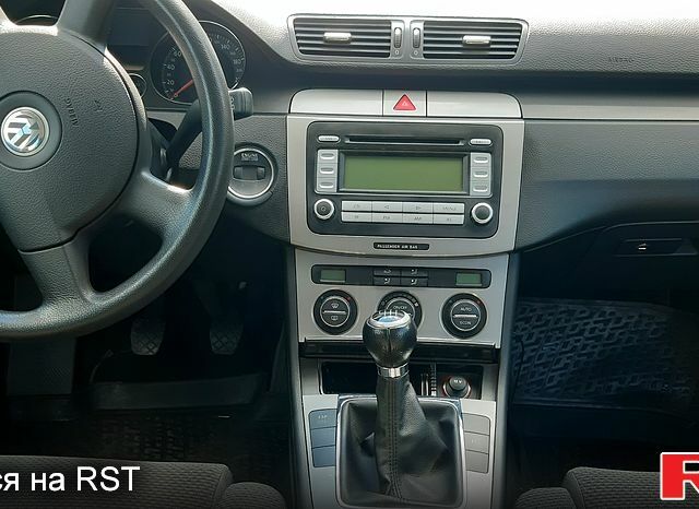 Серый Фольксваген Пассат, объемом двигателя 1.6 л и пробегом 170 тыс. км за 6700 $, фото 1 на Automoto.ua