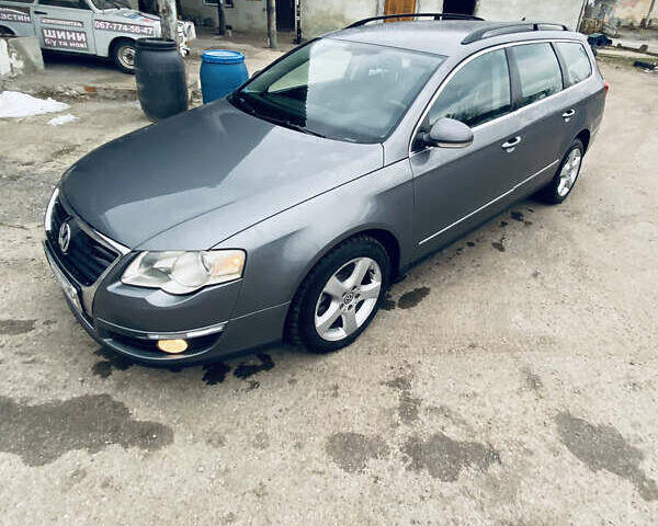 Серый Фольксваген Пассат, объемом двигателя 2 л и пробегом 298 тыс. км за 7700 $, фото 1 на Automoto.ua