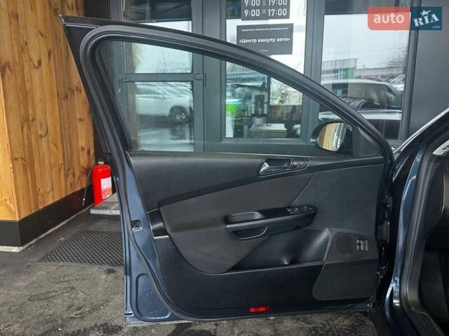 Сірий Фольксваген Пассат, об'ємом двигуна 1.6 л та пробігом 244 тис. км за 6199 $, фото 9 на Automoto.ua