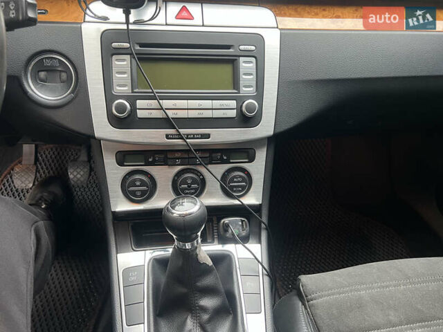 Серый Фольксваген Пассат, объемом двигателя 1.6 л и пробегом 258 тыс. км за 5900 $, фото 14 на Automoto.ua