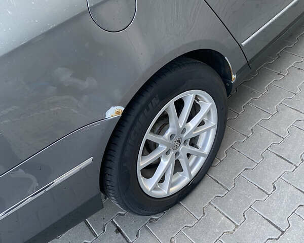 Серый Фольксваген Пассат, объемом двигателя 2 л и пробегом 245 тыс. км за 5600 $, фото 7 на Automoto.ua