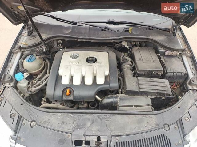 Серый Фольксваген Пассат, объемом двигателя 1.98 л и пробегом 452 тыс. км за 5000 $, фото 13 на Automoto.ua