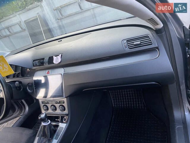 Серый Фольксваген Пассат, объемом двигателя 2 л и пробегом 245 тыс. км за 5600 $, фото 19 на Automoto.ua