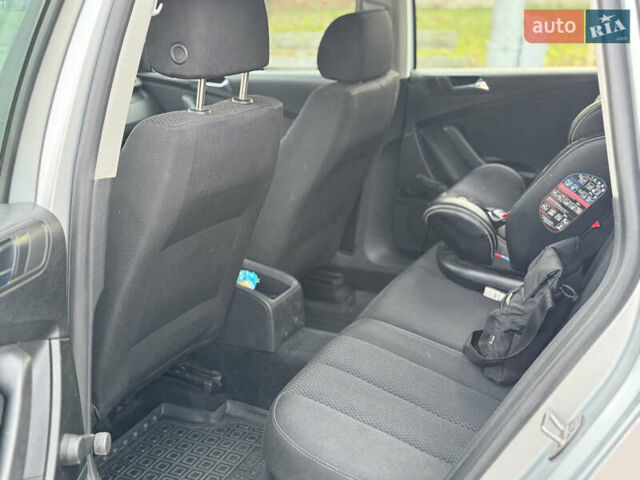 Серый Фольксваген Пассат, объемом двигателя 1.6 л и пробегом 234 тыс. км за 4250 $, фото 6 на Automoto.ua