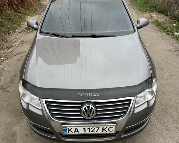 Серый Фольксваген Пассат, объемом двигателя 2 л и пробегом 282 тыс. км за 5750 $, фото 4 на Automoto.ua