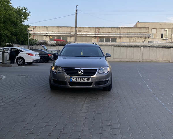Серый Фольксваген Пассат, объемом двигателя 2 л и пробегом 245 тыс. км за 5600 $, фото 9 на Automoto.ua
