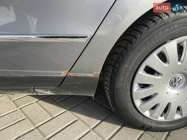 Серый Фольксваген Пассат, объемом двигателя 1.6 л и пробегом 238 тыс. км за 5200 $, фото 21 на Automoto.ua