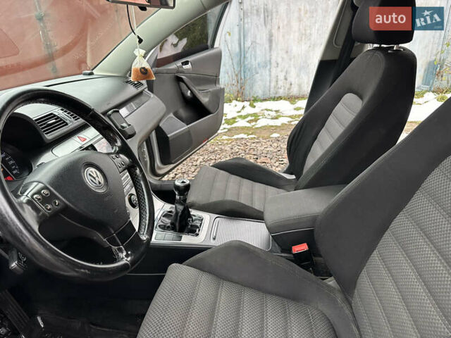Серый Фольксваген Пассат, объемом двигателя 1.9 л и пробегом 348 тыс. км за 4400 $, фото 18 на Automoto.ua