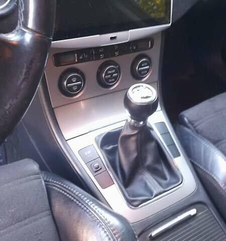 Серый Фольксваген Пассат, объемом двигателя 2 л и пробегом 350 тыс. км за 5000 $, фото 1 на Automoto.ua