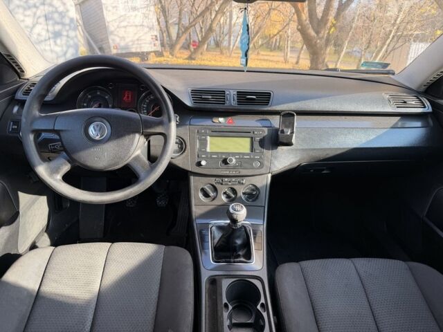 Сірий Фольксваген Пассат, об'ємом двигуна 2 л та пробігом 300 тис. км за 2800 $, фото 14 на Automoto.ua