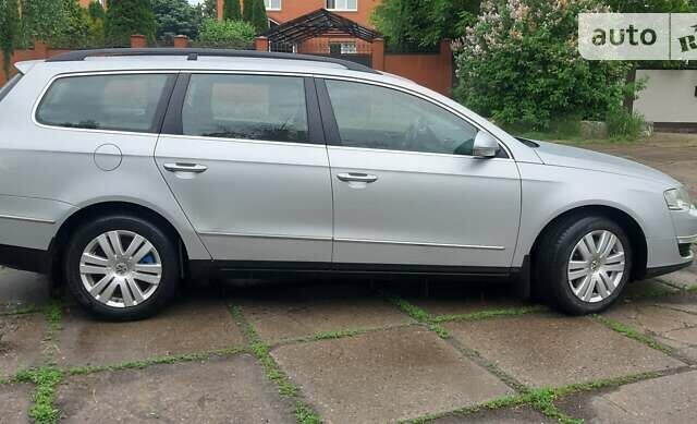 Серый Фольксваген Пассат, объемом двигателя 1.6 л и пробегом 165 тыс. км за 6500 $, фото 1 на Automoto.ua