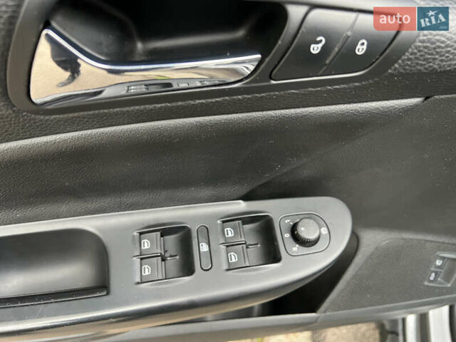 Серый Фольксваген Пассат, объемом двигателя 1.6 л и пробегом 258 тыс. км за 5900 $, фото 12 на Automoto.ua