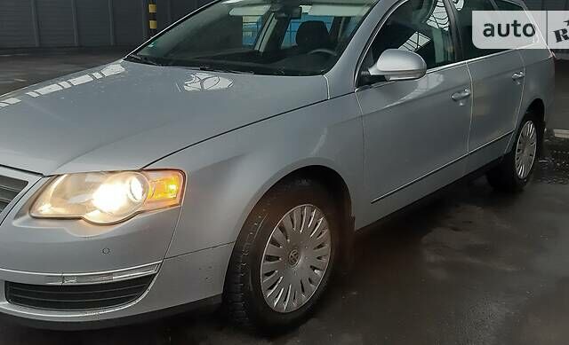 Серый Фольксваген Пассат, объемом двигателя 1.6 л и пробегом 165 тыс. км за 6500 $, фото 6 на Automoto.ua