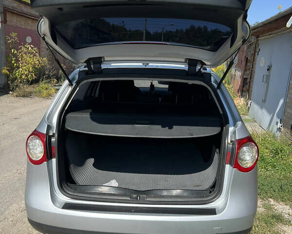 Сірий Фольксваген Пассат, об'ємом двигуна 1.6 л та пробігом 272 тис. км за 5500 $, фото 6 на Automoto.ua