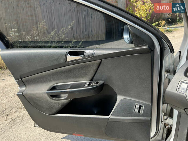 Сірий Фольксваген Пассат, об'ємом двигуна 1.6 л та пробігом 272 тис. км за 5500 $, фото 19 на Automoto.ua