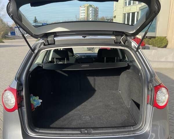 Серый Фольксваген Пассат, объемом двигателя 1.6 л и пробегом 238 тыс. км за 5200 $, фото 20 на Automoto.ua