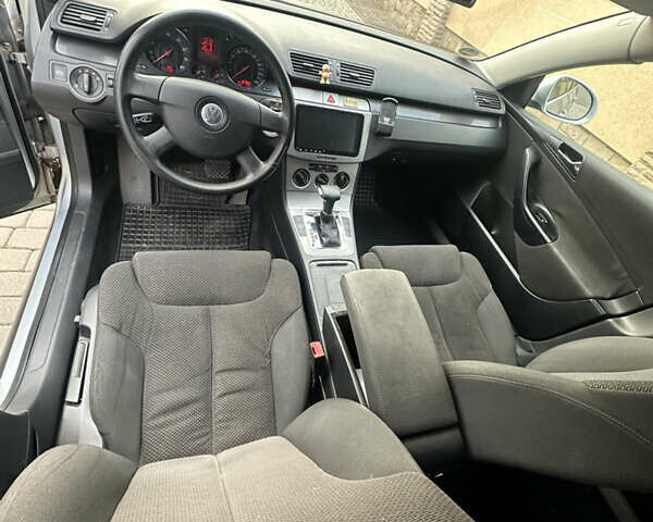 Сірий Фольксваген Пассат, об'ємом двигуна 1.6 л та пробігом 300 тис. км за 5900 $, фото 11 на Automoto.ua