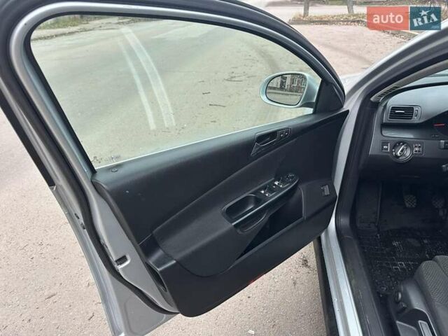 Серый Фольксваген Пассат, объемом двигателя 1.97 л и пробегом 423 тыс. км за 5499 $, фото 10 на Automoto.ua