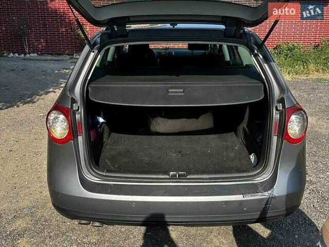 Сірий Фольксваген Пассат, об'ємом двигуна 2 л та пробігом 330 тис. км за 6000 $, фото 4 на Automoto.ua